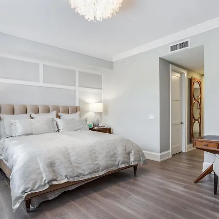 Naples Square Paradise
